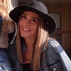 Meet your Posher, Christina